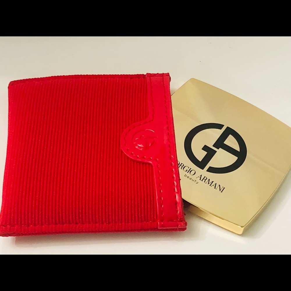 Giorgio Armani Beauty MIRROR IN RED POUCH